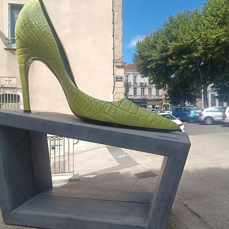 Grand Studio Meuble Chez Coco Romans-sur-Isere Exterior photo